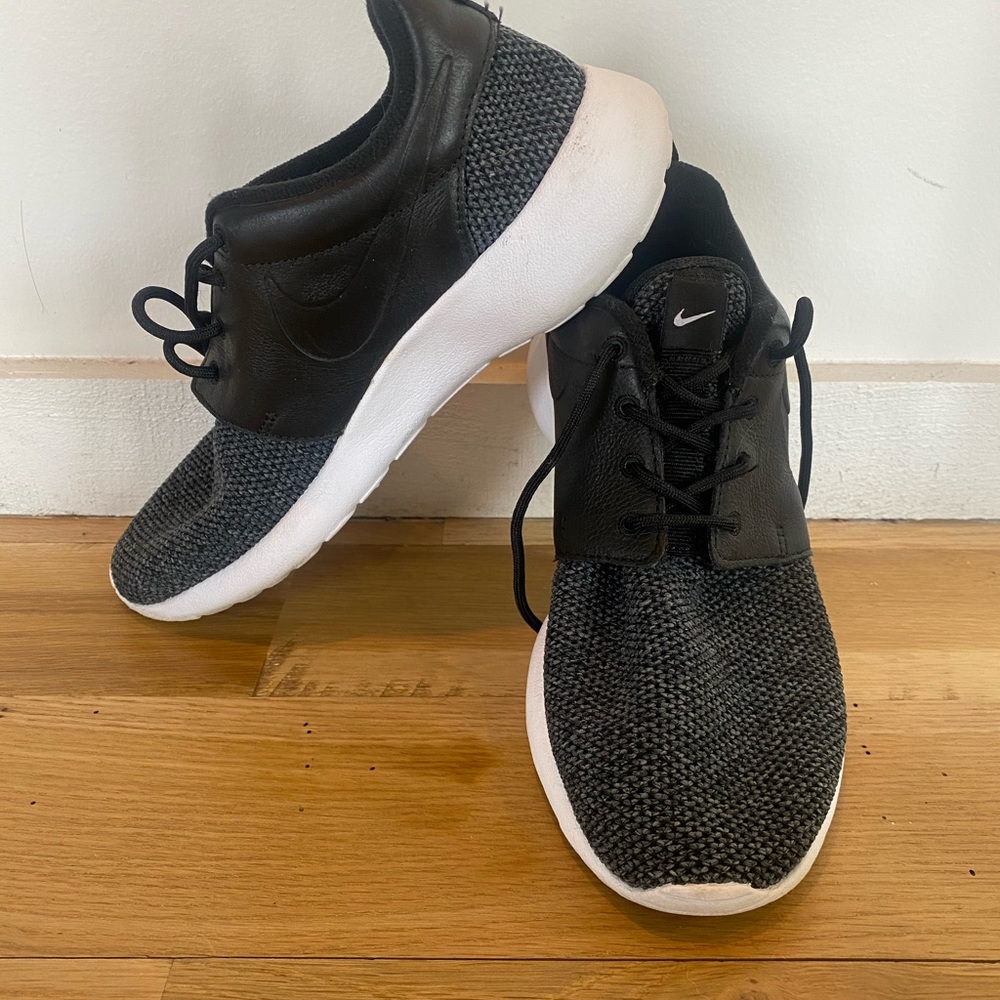 Nike Tennis Shoes
